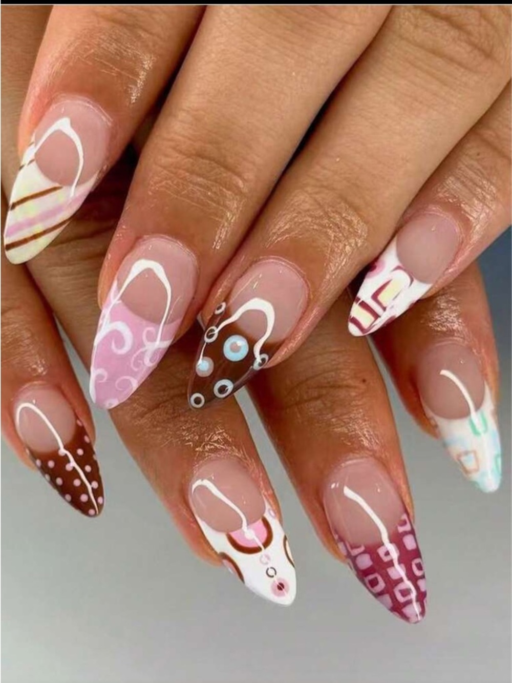 Swirly Circles Almond Nails NWT